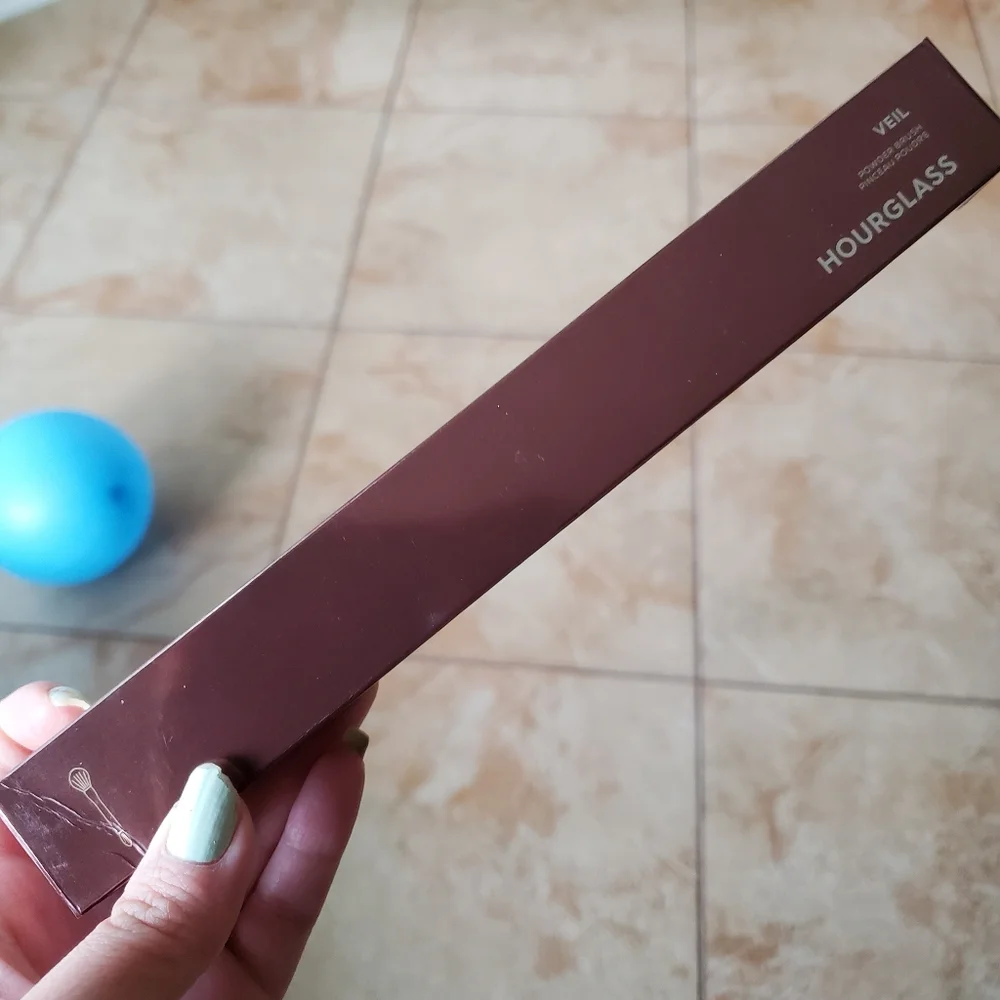 Hourglass veil double-ended power brush